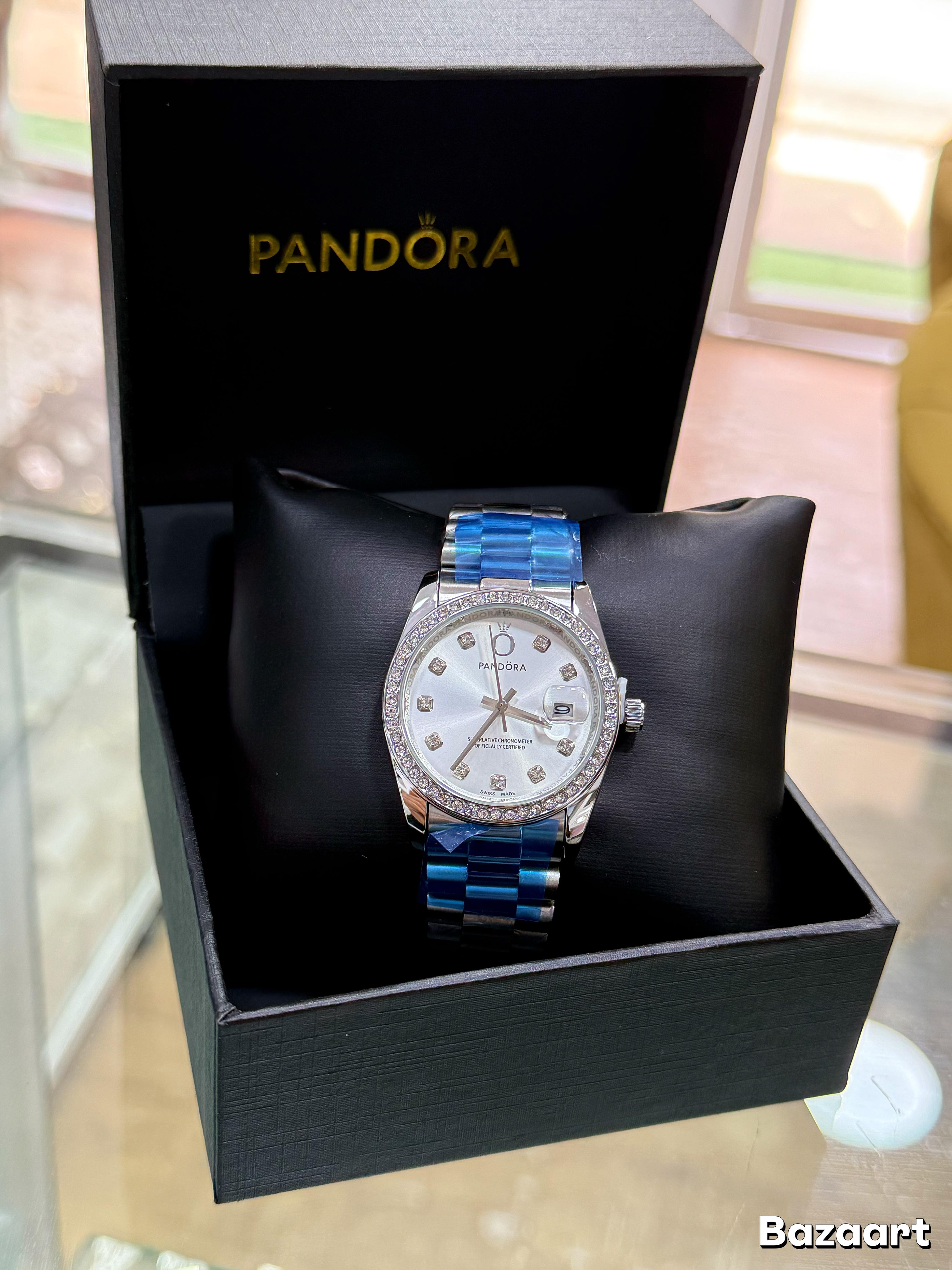 RELOJ PANDORA FONDO BLANCO